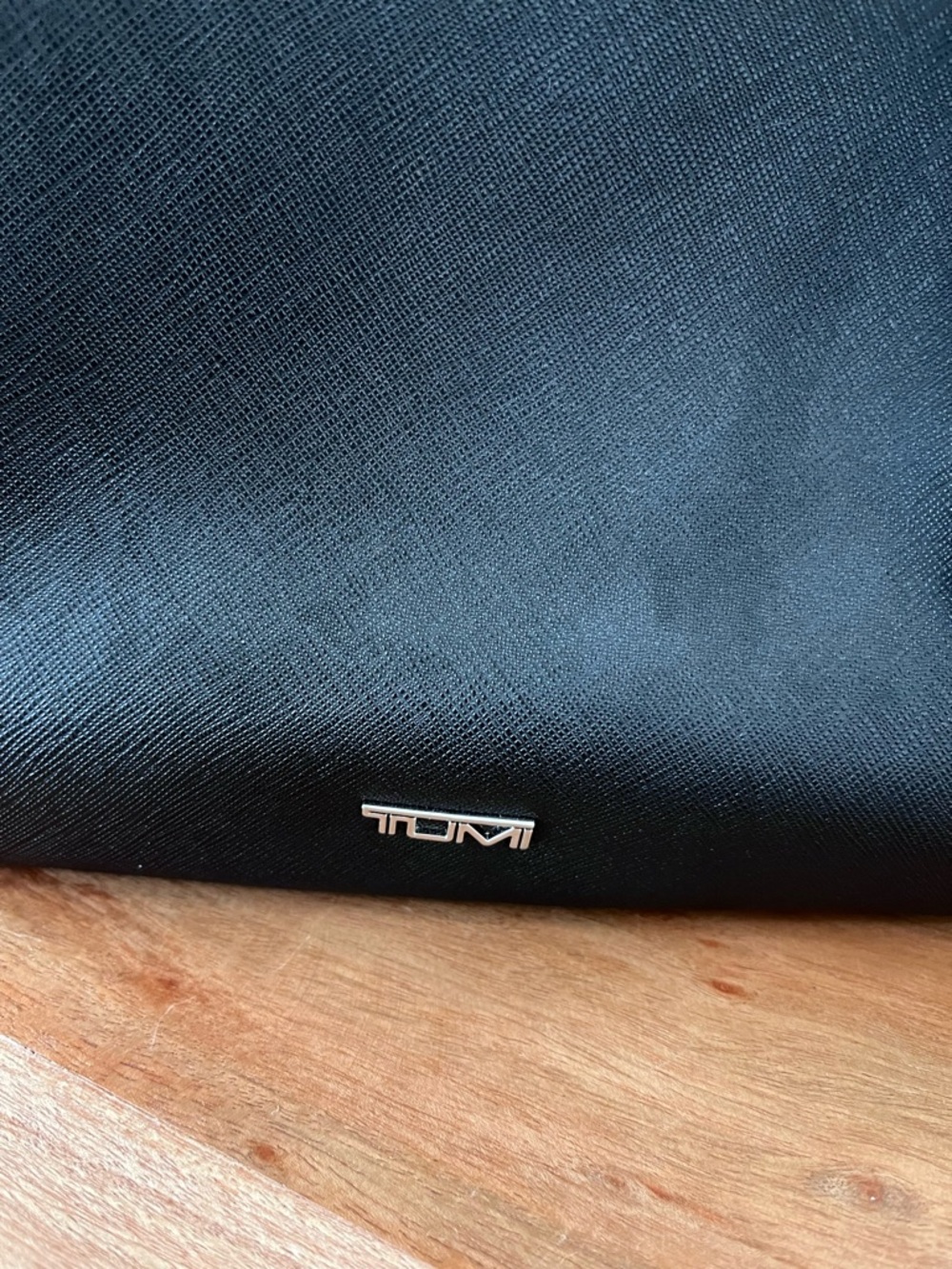TUMI Varek Worth Tote Black Leather Crossbody Bag House of Suntory Edition - Picture 5 of 11